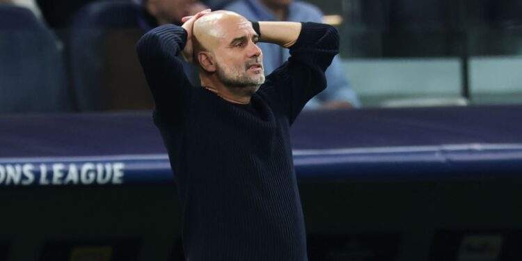 Pep Guardiola, treinador do Manchester City, durante partida contra o Manchester City