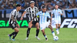 Lance de partida entre Racing-ARG e Botafogo