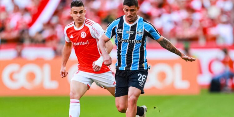 Lance de partida entre Grêmio e Internacional, válida pelo Brasileirão 2024