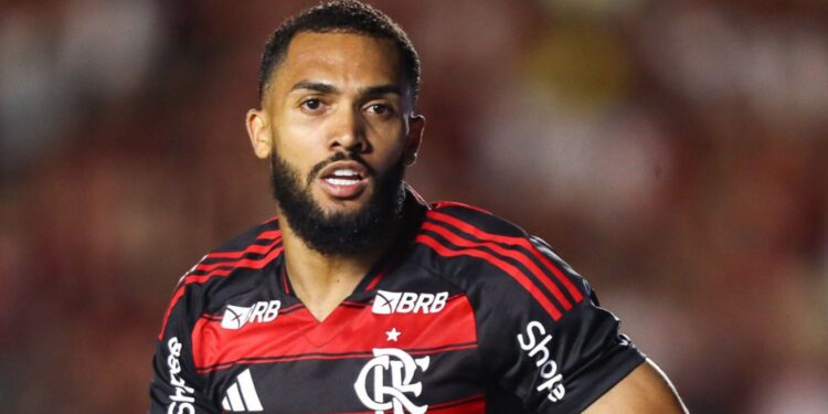 Juninho, do Flamengo, comemora gol marcado contra a Portuguesa-RJ
