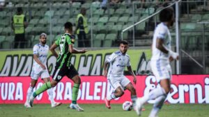 Lance de jogo entre América-MG e Cruzeiro