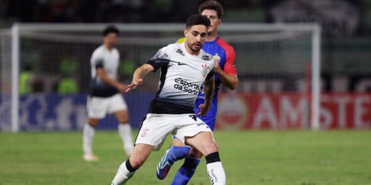 Lance de partida entre Universidad Central e Corinthians