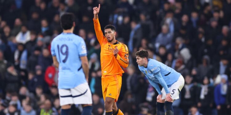Jude Bellingham, do Real Madrid, comemora gol marcado contra o Manchester City