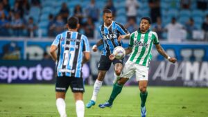 Lance de partida entre Grêmio e Juventude