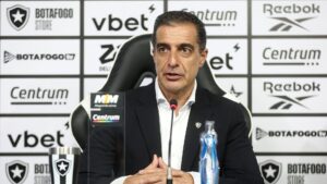 Renato Paiva, treinador do Botafogo, concede entrevista coletiva