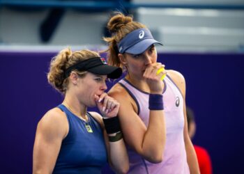 Bia Haddad e Laura Siegemund durante a semifinal de duplas do WTA de Doha