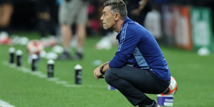 Pedro Caixinha, treinador do Santos, durante jogo contra o Corinthians