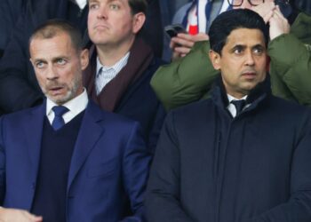 Presidente do PSG ao lado do presidente da UEFA, Aleksander Čeferin.