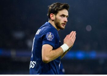 Kvaratskhelia fará sua estreia pelo PSG na Champions League hoje.