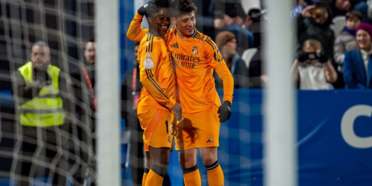 Endrick e Arda Güler em ação pelo Real Madrid.