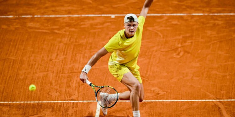 Holger Rune em ação no ATP de Buenos Aires.