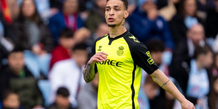 Antony em ação pelo Betis.