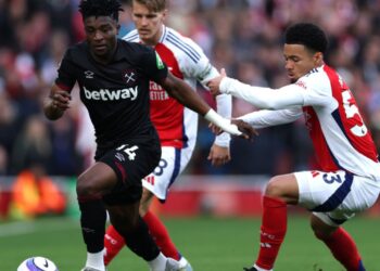 Arsenal perde para o West Ham pela Premier League.