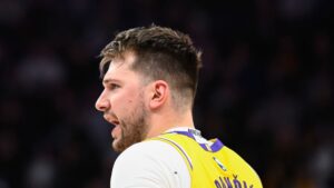 Doncic em ação pelos Lakers.