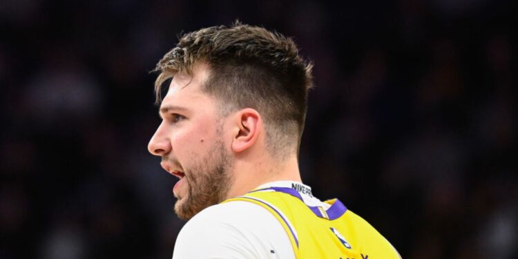 Doncic em ação pelos Lakers.