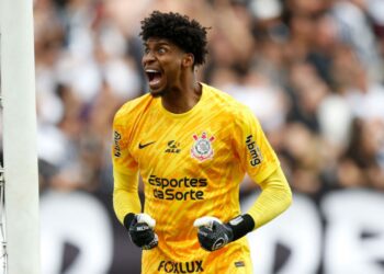 Hugo Souza goleiro do Timão.
