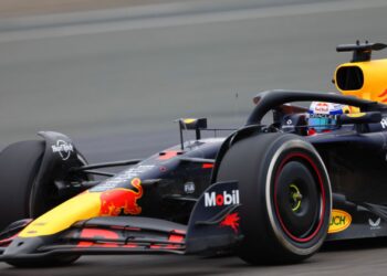 Novo carro da Red Bull em ação nos testes da F1.