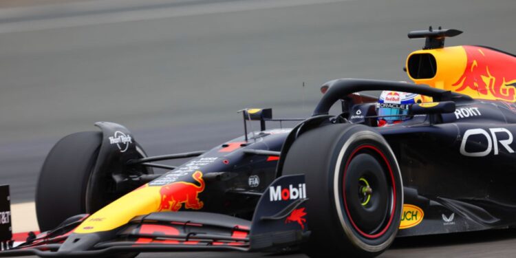 Novo carro da Red Bull em ação nos testes da F1.
