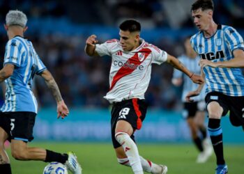 Claudio Echeverri novo reforço do Manchester City.