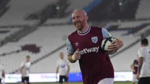 Bife na chuteira? Ex-zagueiro da Premier League detalha episódio inusitado