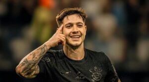 Camisa 8 ganha novo dono no Corinthians em ação especial