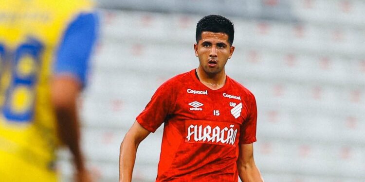 Movimento estratégico? Cruzeiro e Athletico-PR fazem troca e intrigam torcedores