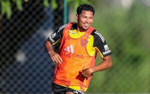 Adaptação no Atlético: Rony revela plano curioso para ‘entrar no clima’