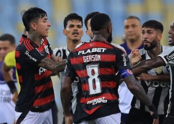 Caos no Fla-Bota! Trio de estrelas suspenso após briga generalizada!