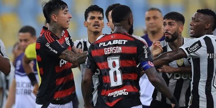 Caos no Fla-Bota! Trio de estrelas suspenso após briga generalizada!