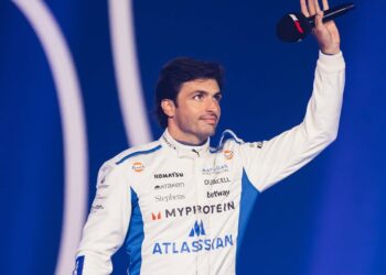 Sem Hamilton, quem assume o protagonismo? Sainz responde!