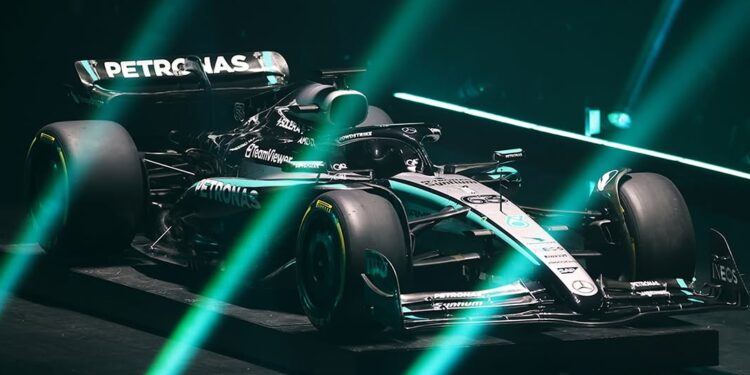 Mudança radical? Mercedes celebra lançamento e esquenta a F1!
