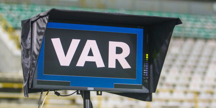 Essa é a origem do VAR no futebol