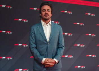 Fernando Alonso destaca trabalho árduo e se mostra empolgado para impulsionar a Aston Martin em 2025