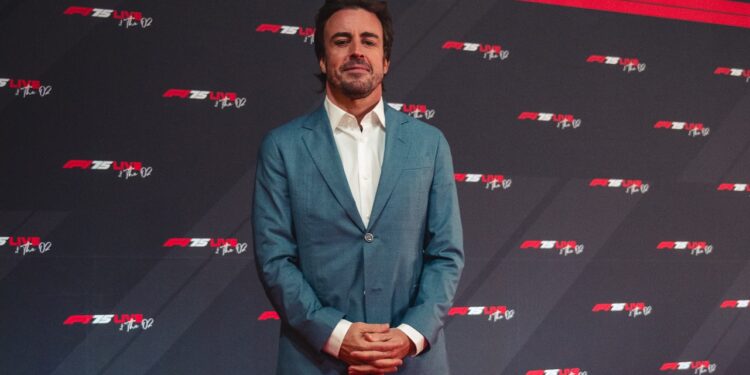 Fernando Alonso destaca trabalho árduo e se mostra empolgado para impulsionar a Aston Martin em 2025