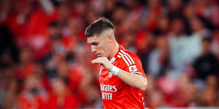 Santos avança na contratação do atacante Benjamin Rollheiser
