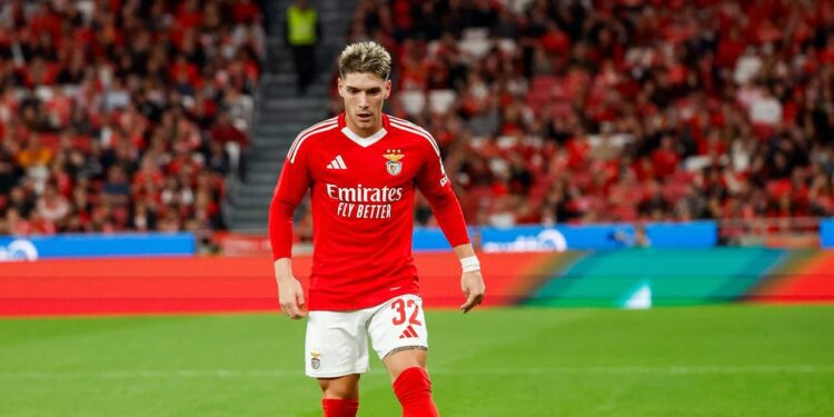 Santos avança na contratação do atacante Benjamin Rollheiser