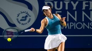 Emma Raducanu no WTA de Dubai.