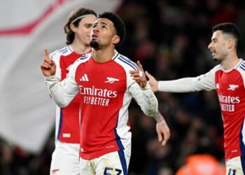 Conheça o jovem prodígio do Arsenal que promete brilhar pelo Arsenal