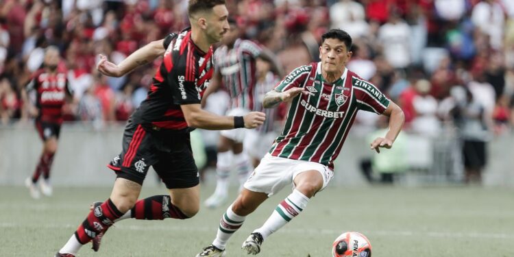Fluminense e Flamengo no clássico.