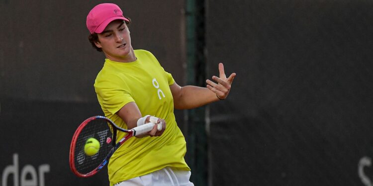 João Fonseca treina para o Rio Open.