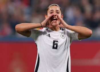 Lena Oberdorf, meio-campista do Bayern de Munique.