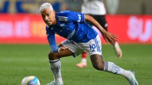 Matheus Pereira envolvido no mercado da bola.
