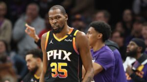 Kevin Durant faz história na NBA.