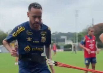 Neymar no treino com o Santos.