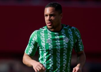 Palmeiras encerra conversas por Vitor Roque.