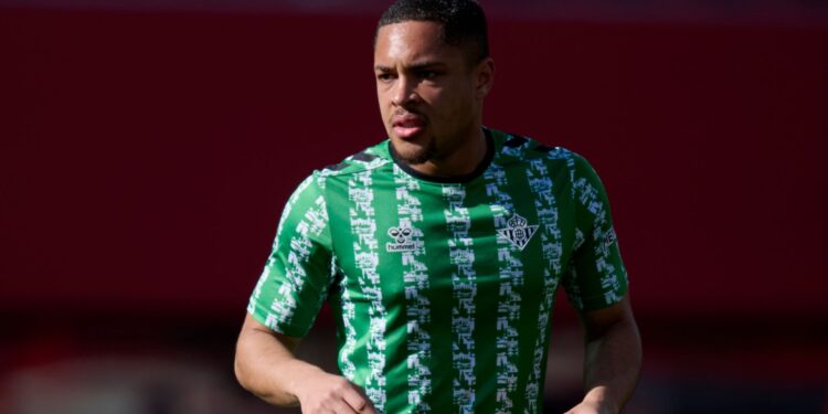 Palmeiras encerra conversas por Vitor Roque.