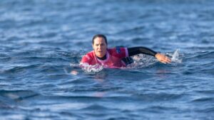 Tyler Wright em ação durante etapa da WSL