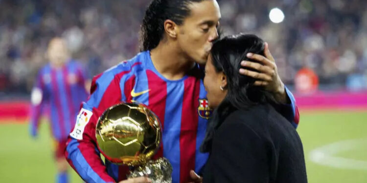 Ronaldinho e sua mãe - Fonte: Getty Images