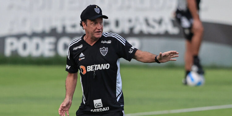Cuca em treino do Atlético MG - Fonte: Google/creative commons