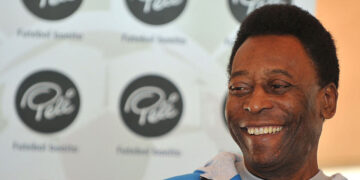 Quanto Pelé ganhava no Santos na época em que jogava?